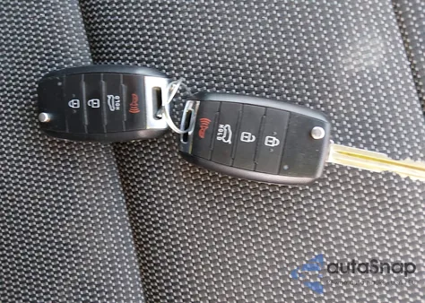 2017 Kia Forte Lx z USA, uszkodzony, nr VIN 3KPFK4A75HE121777